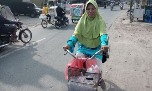AISIYAH : SEMUA SUDAH SAYA JUAL, CUMA DIRI SAYA SAJA YANG NGGAK SAYA JUAL